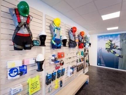 De persoonlijke beschermingswand in de showroom van Van den IJssel.